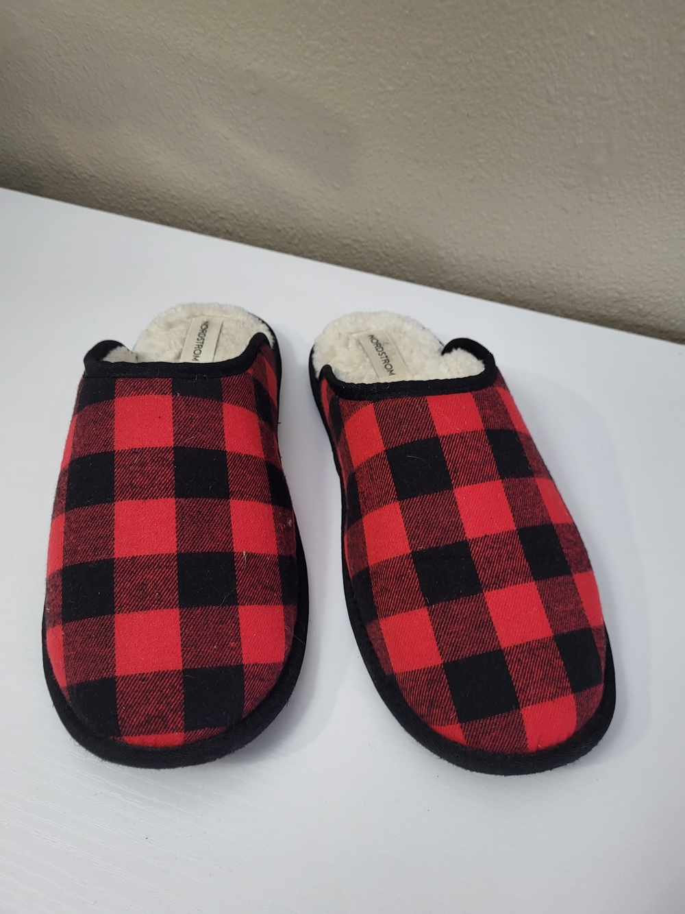 Nordstrom Mens Red and Black Buffalo Plaid Fleece-Lined Slippers Sz Large